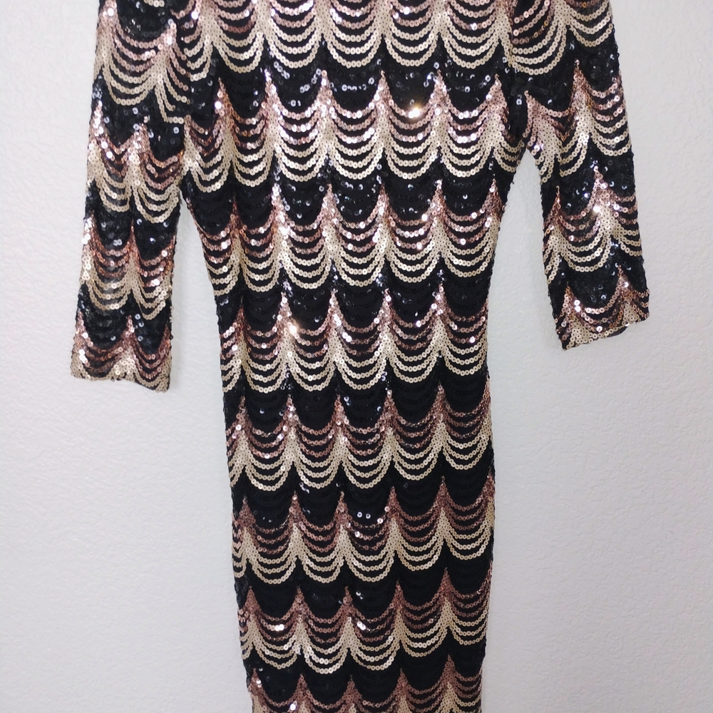 Elegant Sequin Wave Pattern Dress
